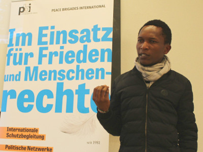Stephen Mwangi an der Veranstaltung in der Universität Freiburg.