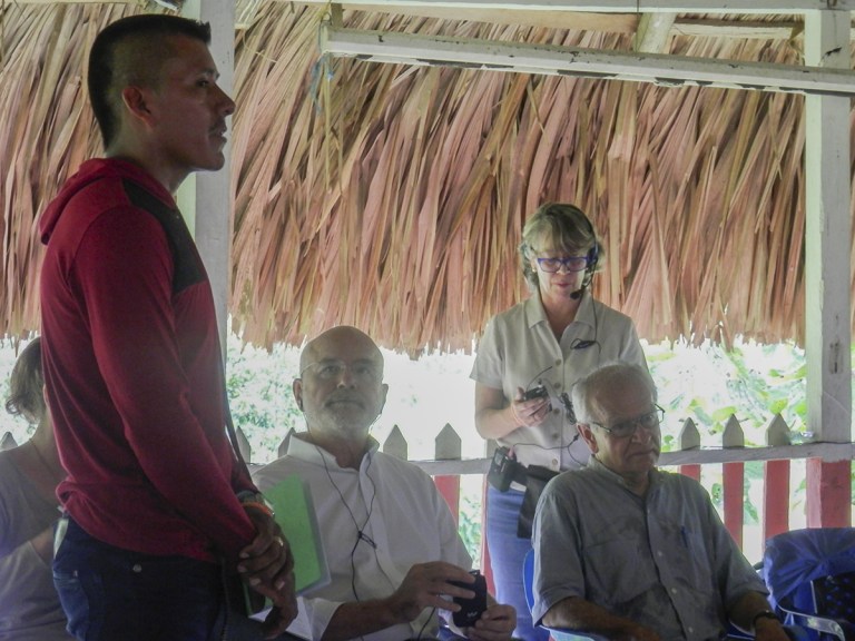 Germán Graciano Posso, représentant légal de la communauté, débutant la réunion entre les membres de la communauté et le Rapporteur spécial, Michel Forst
