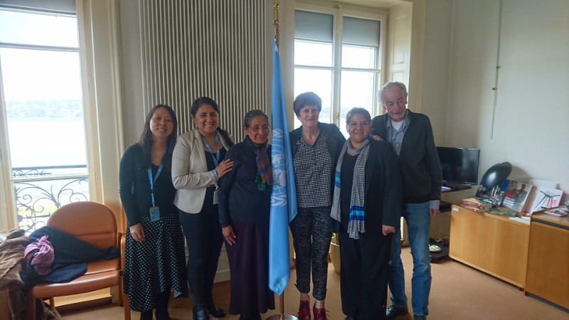 De gauche à droite: la coordinatrice au plaidoyer de PBI, Olga Guzmán (CMDPDH), Tita Radilla (AFADEM), Kate Gilmore (HCDH), Araceli Castro-Hernandez (AFADEM) et J. Moritz (CMDPDH).