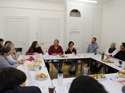 Esdra Sosa lors d'une table ronde au KOFF à Berne, la plateforme suisse de promotion de la paix de la fondation Swisspeace.