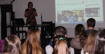 Suisse/Honduras : Dina Meza rencontre des collégiens fribourgeois